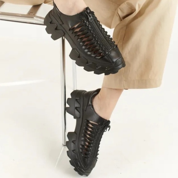 4CCCCEES Arko Spine Sneaker Black Leather Zipper Cutout Size 39 EUC - Picture 1 of 12